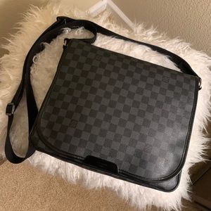 AUTHENTIC LOUIS VUITTON Damier Graphite Daniel MM